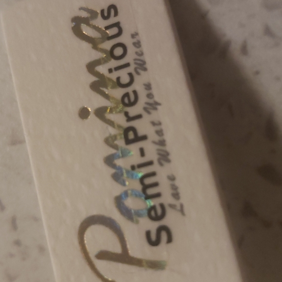 New boutique chunky gold tone turquoise bracelet - Picture 3 of 6